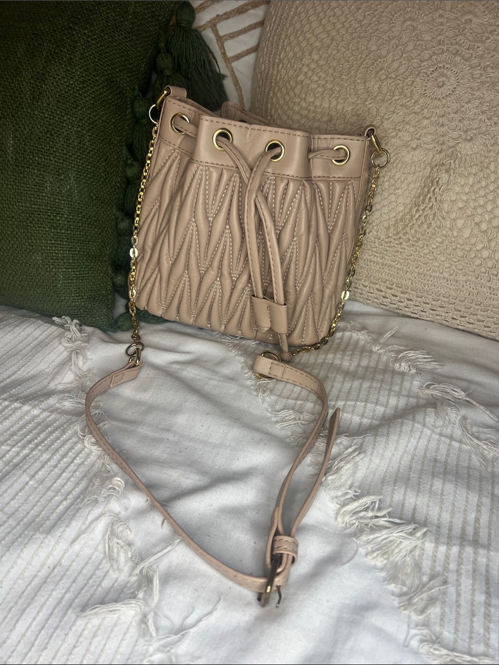 Quilted Drawstring Bucket Bag - Picture 3 of 6